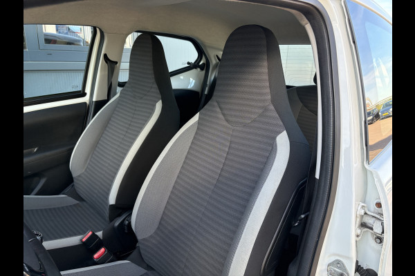 Toyota Aygo 1.0 VVT-i X-Play 5-drs. CAMERA/CARPLAY/LIMITER/AIRCO/MEDIA