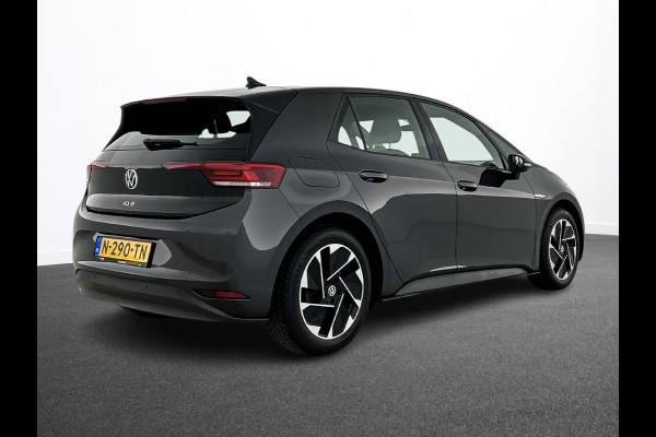 Volkswagen ID.3 Pro 58 kWh Navigatie Apple Carplay/Android Auto Camera Parkeersensoren Adaptive Cruise Control Full LED Matrix Stoel- en stuurverwarming Lichtmetalen velgen Climate Control