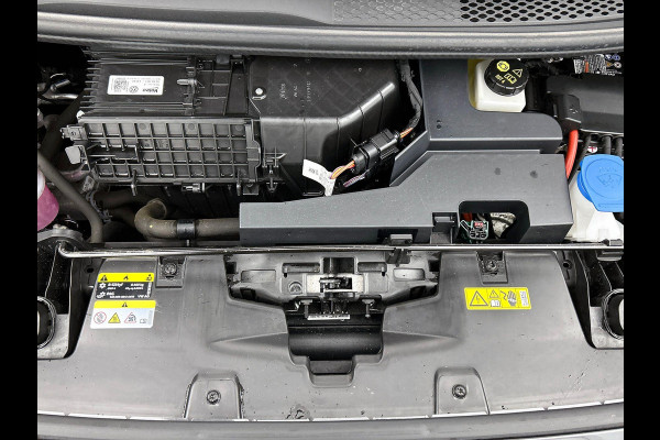 Volkswagen ID.3 Pro 58 kWh Navigatie Apple Carplay/Android Auto Camera Parkeersensoren Adaptive Cruise Control Full LED Matrix Stoel- en stuurverwarming Lichtmetalen velgen Climate Control