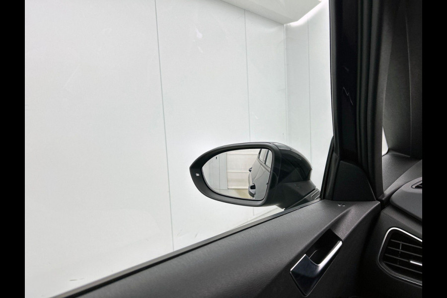 Volkswagen ID.3 Pro 58 kWh Navigatie Apple Carplay/Android Auto Camera Parkeersensoren Adaptive Cruise Control Full LED Matrix Stoel- en stuurverwarming Lichtmetalen velgen Climate Control