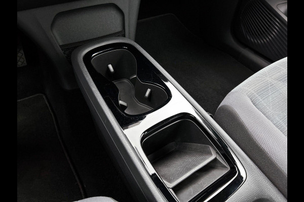 Volkswagen ID.3 Pro 58 kWh Navigatie Apple Carplay/Android Auto Camera Parkeersensoren Adaptive Cruise Control Full LED Matrix Stoel- en stuurverwarming Lichtmetalen velgen Climate Control