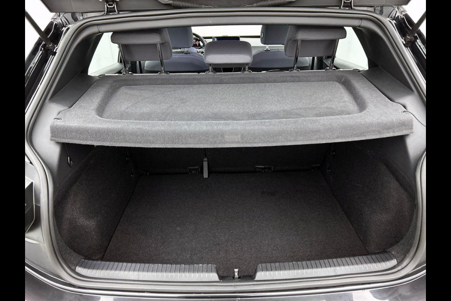 Volkswagen ID.3 Pro 58 kWh Navigatie Apple Carplay/Android Auto Camera Parkeersensoren Adaptive Cruise Control Full LED Matrix Stoel- en stuurverwarming Lichtmetalen velgen Climate Control