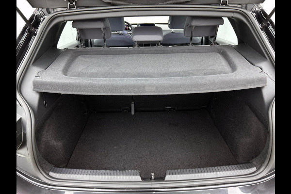 Volkswagen ID.3 Pro 58 kWh Navigatie Apple Carplay/Android Auto Camera Parkeersensoren Adaptive Cruise Control Full LED Matrix Stoel- en stuurverwarming Lichtmetalen velgen Climate Control