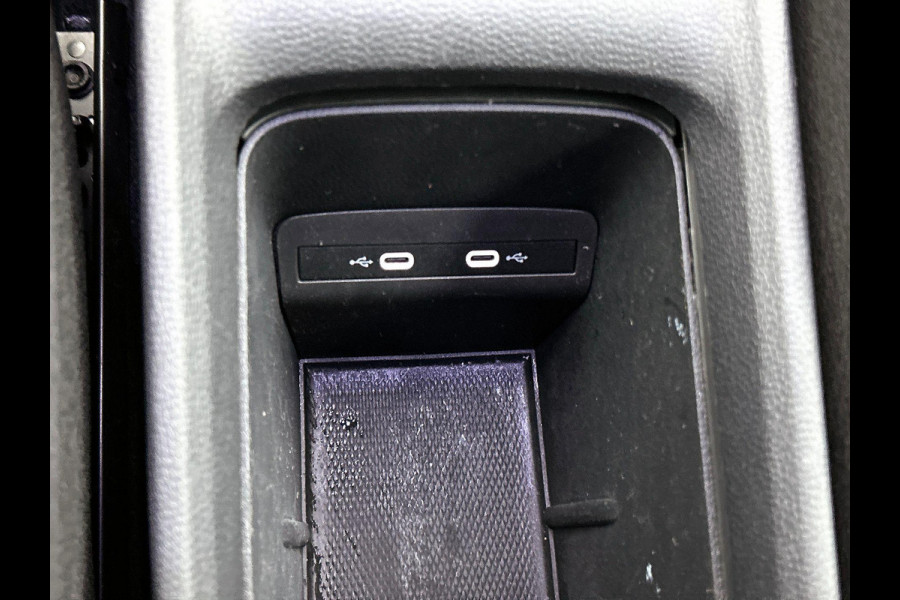 Volkswagen ID.3 Pro 58 kWh Navigatie Apple Carplay/Android Auto Camera Parkeersensoren Adaptive Cruise Control Full LED Matrix Stoel- en stuurverwarming Lichtmetalen velgen Climate Control