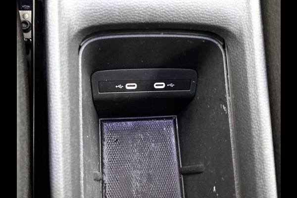 Volkswagen ID.3 Pro 58 kWh Navigatie Apple Carplay/Android Auto Camera Parkeersensoren Adaptive Cruise Control Full LED Matrix Stoel- en stuurverwarming Lichtmetalen velgen Climate Control