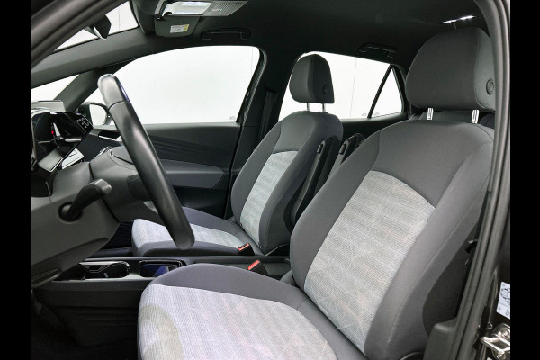 Volkswagen ID.3 Pro 58 kWh Navigatie Apple Carplay/Android Auto Camera Parkeersensoren Adaptive Cruise Control Full LED Matrix Stoel- en stuurverwarming Lichtmetalen velgen Climate Control