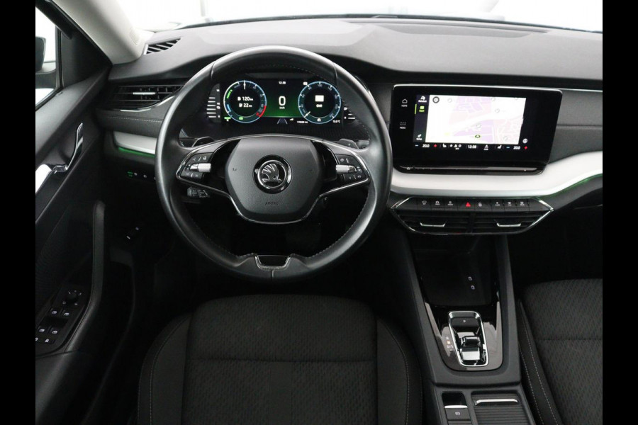 Škoda Octavia 1.4 TSI iV PHEV Business Edition Plus | Stoelverwarming | Trekhaak | Camera | Adaptive cruise | Carplay | Sfeerverlichting | Navigatie | Side Assist | Stuurverwarming | Plug In