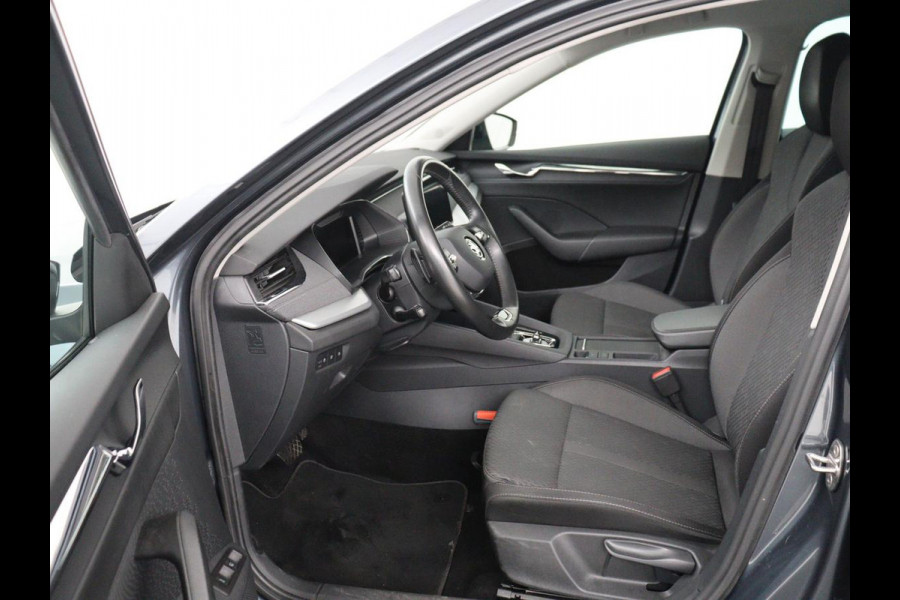 Škoda Octavia 1.4 TSI iV PHEV Business Edition Plus | Stoelverwarming | Trekhaak | Camera | Adaptive cruise | Carplay | Sfeerverlichting | Navigatie | Side Assist | Stuurverwarming | Plug In