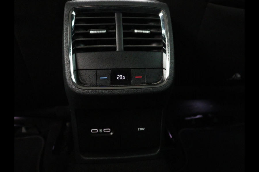 Škoda Octavia 1.4 TSI iV PHEV Business Edition Plus | Stoelverwarming | Trekhaak | Camera | Adaptive cruise | Carplay | Sfeerverlichting | Navigatie | Side Assist | Stuurverwarming | Plug In