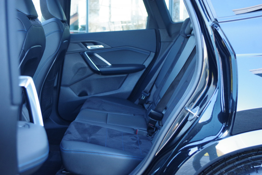 BMW X1 sDrive20i 170 PK M-Sport, Panoramadak, Adap. Cruise Control, Kuipstoelen, LED