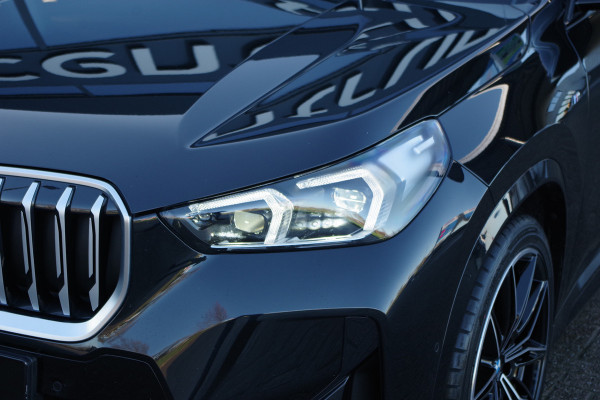 BMW X1 sDrive20i 170 PK M-Sport, Panoramadak, Adap. Cruise Control, Kuipstoelen, LED