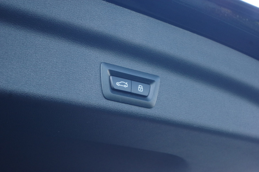 BMW X1 sDrive20i 170 PK M-Sport, Panoramadak, Adap. Cruise Control, Kuipstoelen, LED