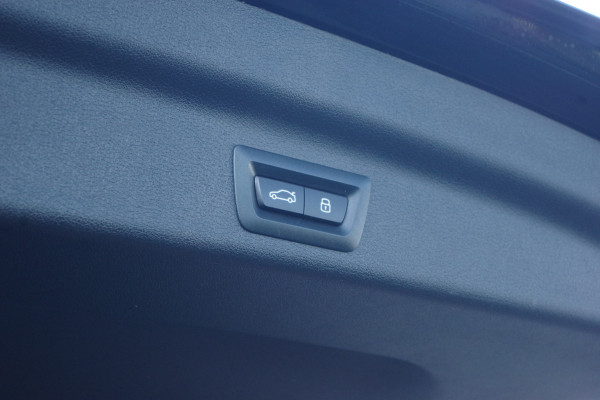 BMW X1 sDrive20i 170 PK M-Sport, Panoramadak, Adap. Cruise Control, Kuipstoelen, LED