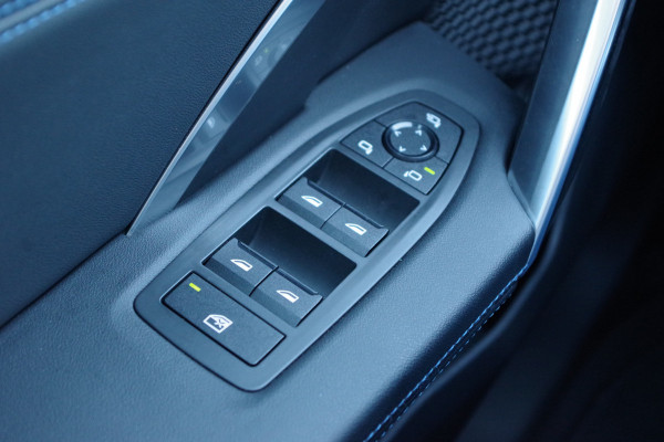 BMW X1 sDrive20i 170 PK M-Sport, Panoramadak, Adap. Cruise Control, Kuipstoelen, LED