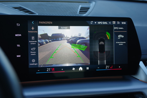 BMW X1 sDrive20i 170 PK M-Sport, Panoramadak, Adap. Cruise Control, Kuipstoelen, LED