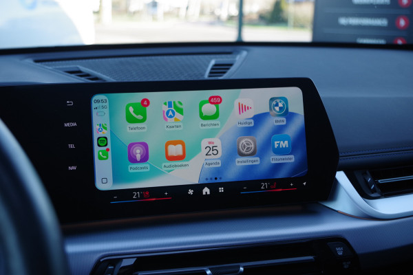 BMW X1 sDrive20i 170 PK M-Sport, Panoramadak, Adap. Cruise Control, Kuipstoelen, LED