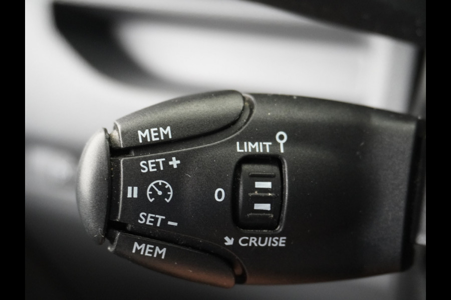 Citroën Jumpy 2.0D 145pk XL L3H1 3-Persoons Navi Apple Carplay Android Auto Cruise Pdc 2X Schuifdeur Cruise DAB+ Bordherkenning WiFi Citroen Connect Regen/Lichtsensor Dodehoeksensor SpoorAssist Voorruit+Wisserverwarmd 1e Eigenaar Euro 6 370Nm koppel