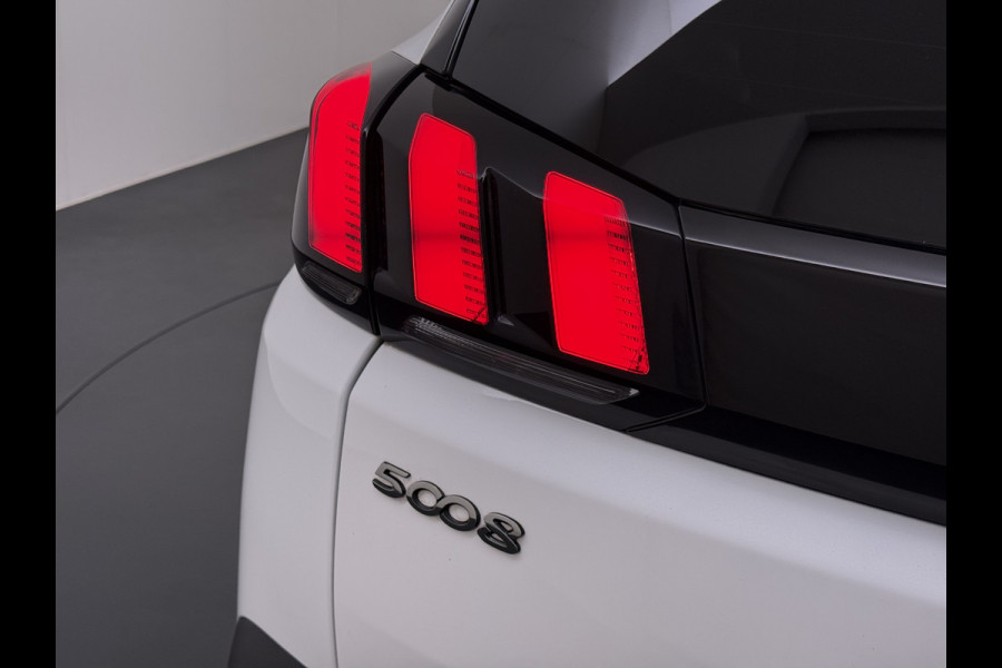 Peugeot 5008 T 131PK AUT-8 7-Pers. Navi 360°Camera Ecc Apple Carplay Android Auto Cruise Control Pdc Blue Executive Avantage Privacy Glas Lmv Isofix Led Regen-Lichtsensor Verkeersbord detectie Dealeronderhouden Origineel Nederlandse Auto 7 Zitter