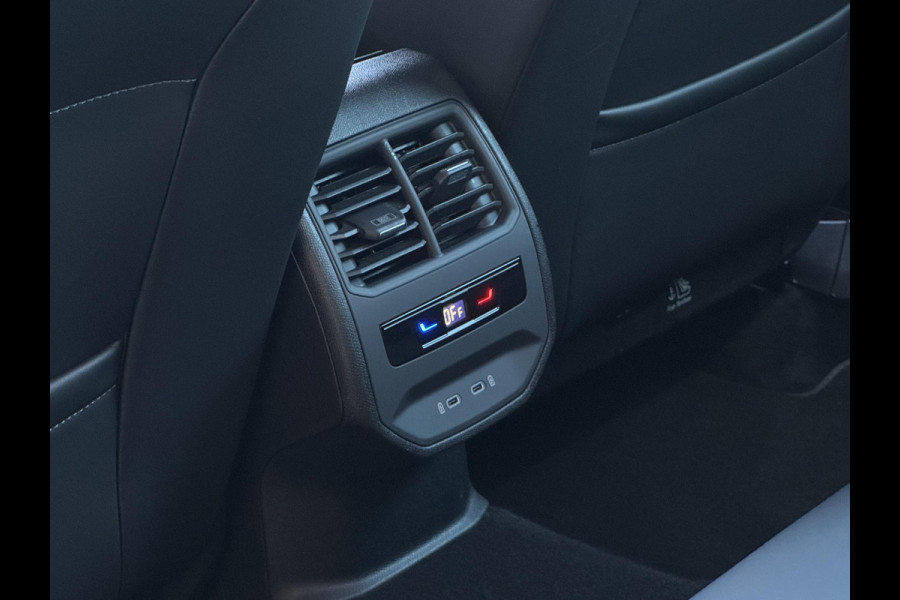 Seat Leon Sportstourer 1.0 TSI FR Business Intense NL-AUTO | CAMERA | STOEL/STUUR VERWARMING