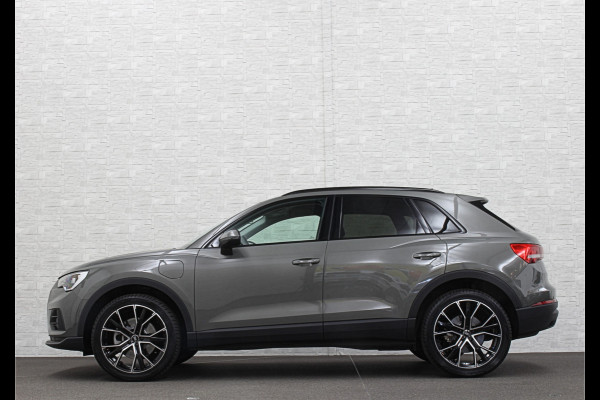 Audi Q3 45 TFSI e 245PK Hybrid | 96% SOH | Cruise Contol | Getint Glas | Dodehoek | Carplay | Navi | Chronos Grau | Side Assist |  30dkm! | 2022 | Rijklaarprijs incl. 12 mnd. Bovag Garantie.