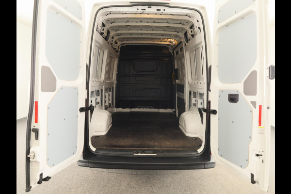 Volkswagen Crafter 35 2.0 TDI L3H3 Highline EURO VI 140 pk Automaat | Verlengde garantie | Navigatie | Parkeersensoren | Achteruitrijcamera | Cruise control |