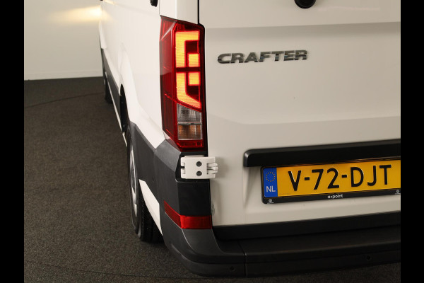 Volkswagen Crafter 35 2.0 TDI L3H3 Highline EURO VI 140 pk Automaat | Verlengde garantie | Navigatie | Parkeersensoren | Achteruitrijcamera | Cruise control |