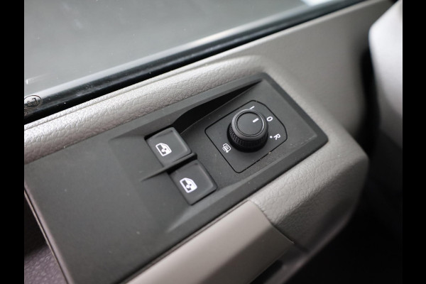 Volkswagen Crafter 35 2.0 TDI L3H3 Highline EURO VI 140 pk Automaat | Verlengde garantie | Navigatie | Parkeersensoren | Achteruitrijcamera | Cruise control |