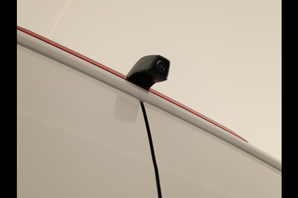 Volkswagen Crafter 35 2.0 TDI L3H3 Highline EURO VI 140 pk Automaat | Verlengde garantie | Navigatie | Parkeersensoren | Achteruitrijcamera | Cruise control |