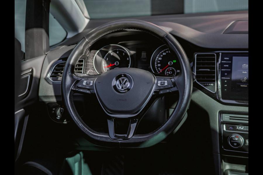 Volkswagen Golf Sportsvan 1.5 TSI ACT Highline Edition 1jr Garantie|Pano|Cruise|Trekhaak|Stoel-en Stuurverwarming|Navi|Camera