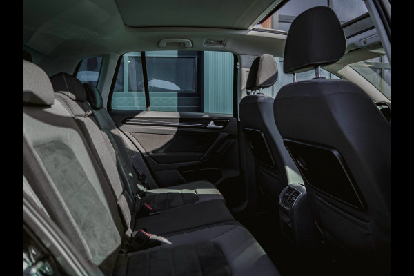 Volkswagen Golf Sportsvan 1.5 TSI ACT Highline Edition 1jr Garantie|Pano|Cruise|Trekhaak|Stoel-en Stuurverwarming|Navi|Camera