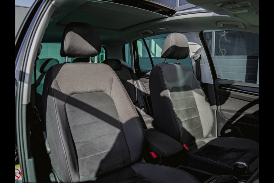Volkswagen Golf Sportsvan 1.5 TSI ACT Highline Edition 1jr Garantie|Pano|Cruise|Trekhaak|Stoel-en Stuurverwarming|Navi|Camera