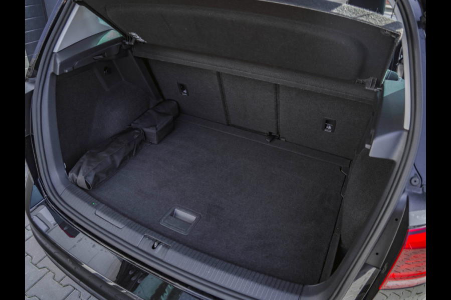 Volkswagen Golf Sportsvan 1.5 TSI ACT Highline Edition 1jr Garantie|Pano|Cruise|Trekhaak|Stoel-en Stuurverwarming|Navi|Camera