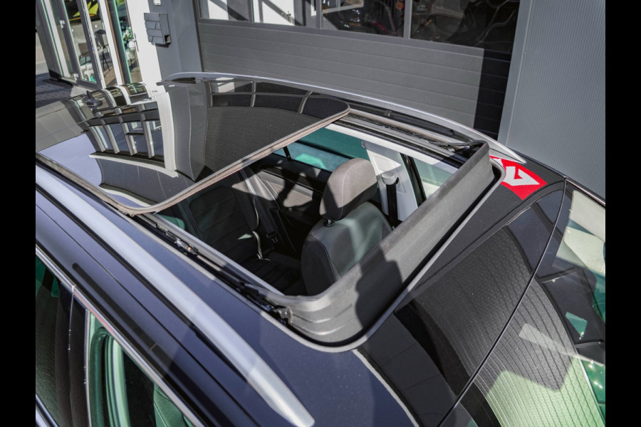 Volkswagen Golf Sportsvan 1.5 TSI ACT Highline Edition 1jr Garantie|Pano|Cruise|Trekhaak|Stoel-en Stuurverwarming|Navi|Camera
