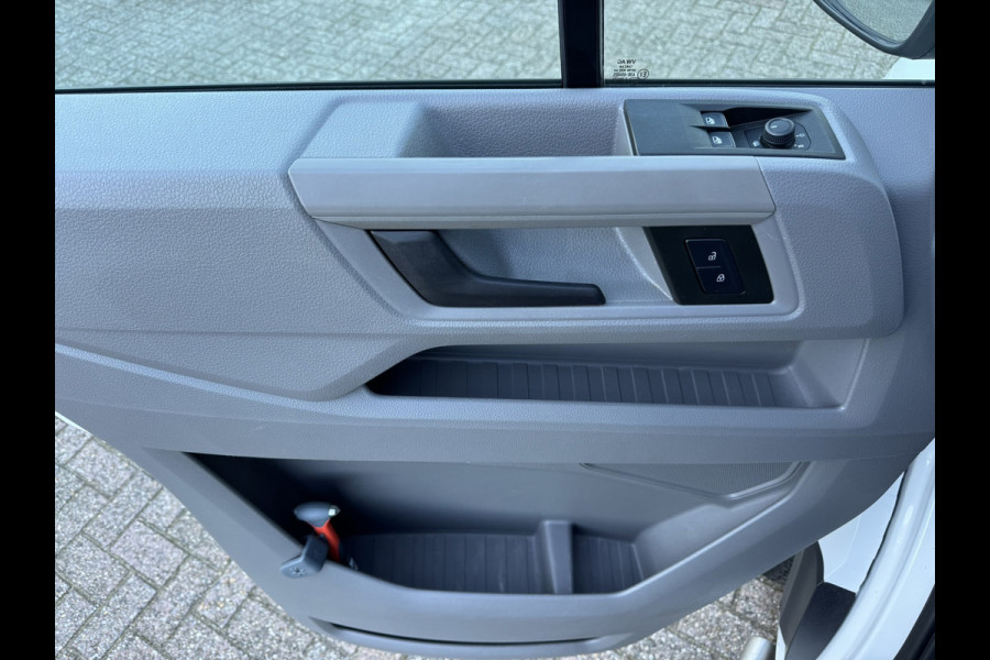 Volkswagen Crafter 2.0 TDI L3H3 Comfortline EURO 6 Fabrieksgarantie 2-2028 Airco Cruise Navi Voorruitverwarming Sensoren v/a