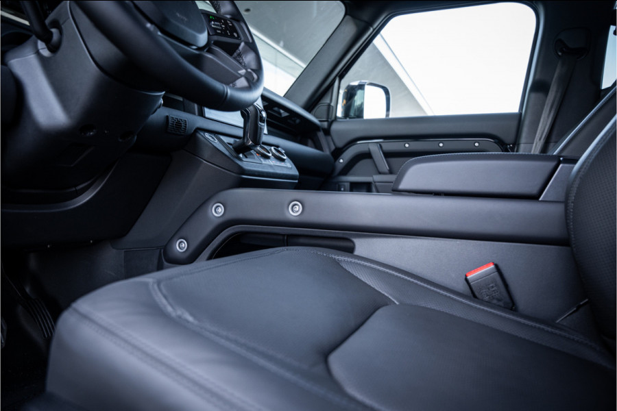 Land Rover Defender 110 P300e 110 FULL URBAN PACK ** Towing ** Cold Climate ** 23inch ** HSE X-Dynamic