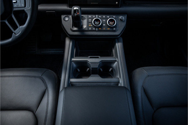 Land Rover Defender 110 P300e 110 FULL URBAN PACK ** Towing ** Cold Climate ** 23inch ** HSE X-Dynamic