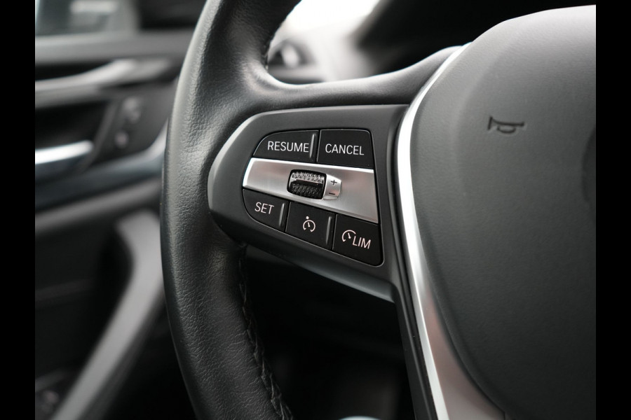 BMW X3 xDrive30e X Line FACELIFT Plug In Hybrid 293pk Dealer O.H. PHEV | 360 Camera | Sportstoelen Verwarmd | Apple Carplay | Hifi Audio | Virtual Cockpit | Navigatie | Cruise Control | DAB | LED Koplampen | 18"L.M |