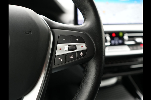 BMW X3 xDrive30e X Line FACELIFT Plug In Hybrid 293pk Dealer O.H. PHEV | 360 Camera | Sportstoelen Verwarmd | Apple Carplay | Hifi Audio | Virtual Cockpit | Navigatie | Cruise Control | DAB | LED Koplampen | 18"L.M |