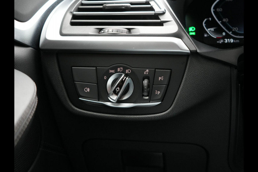 BMW X3 xDrive30e X Line FACELIFT Plug In Hybrid 293pk Dealer O.H. PHEV | 360 Camera | Sportstoelen Verwarmd | Apple Carplay | Hifi Audio | Virtual Cockpit | Navigatie | Cruise Control | DAB | LED Koplampen | 18"L.M |