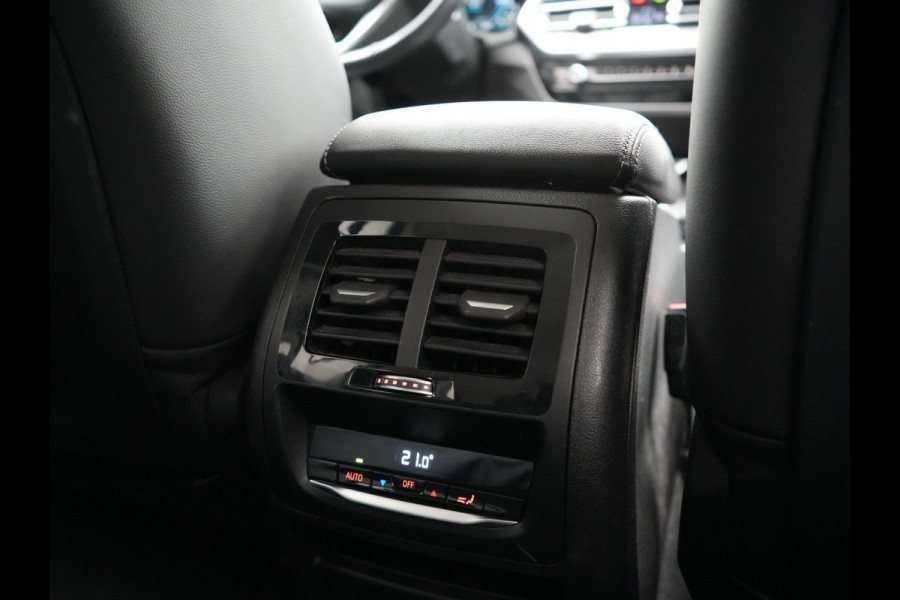 BMW X3 xDrive30e X Line FACELIFT Plug In Hybrid 293pk Dealer O.H. PHEV | 360 Camera | Sportstoelen Verwarmd | Apple Carplay | Hifi Audio | Virtual Cockpit | Navigatie | Cruise Control | DAB | LED Koplampen | 18"L.M |