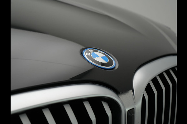 BMW X3 xDrive30e X Line FACELIFT Plug In Hybrid 293pk Dealer O.H. PHEV | 360 Camera | Sportstoelen Verwarmd | Apple Carplay | Hifi Audio | Virtual Cockpit | Navigatie | Cruise Control | DAB | LED Koplampen | 18"L.M |