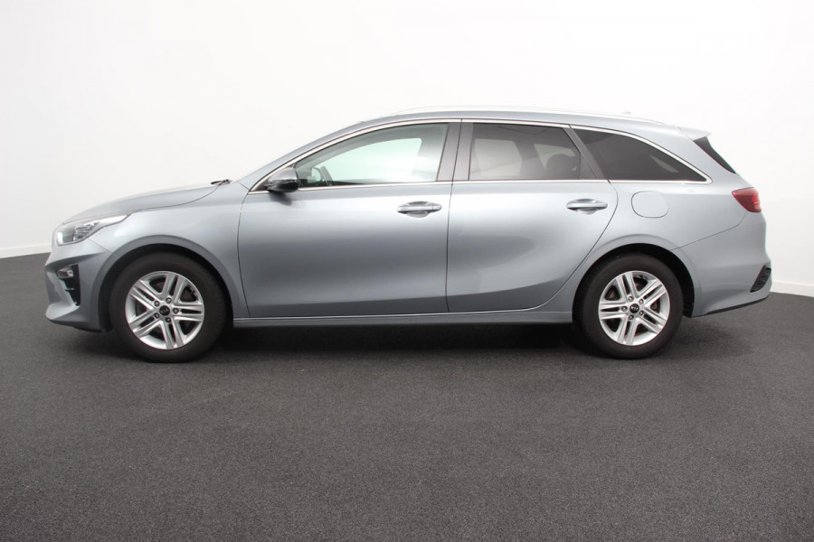 Kia Ceed Sportswagon 1.4 T-GDi Automaat DynamicLine | Panoramadak | Adaptive Cruise Control | Lane Assist | Camera | Stoel/Stuurverwarming | Apple Carplay/Android Auto | JBL Soundsystem | Navigatie |