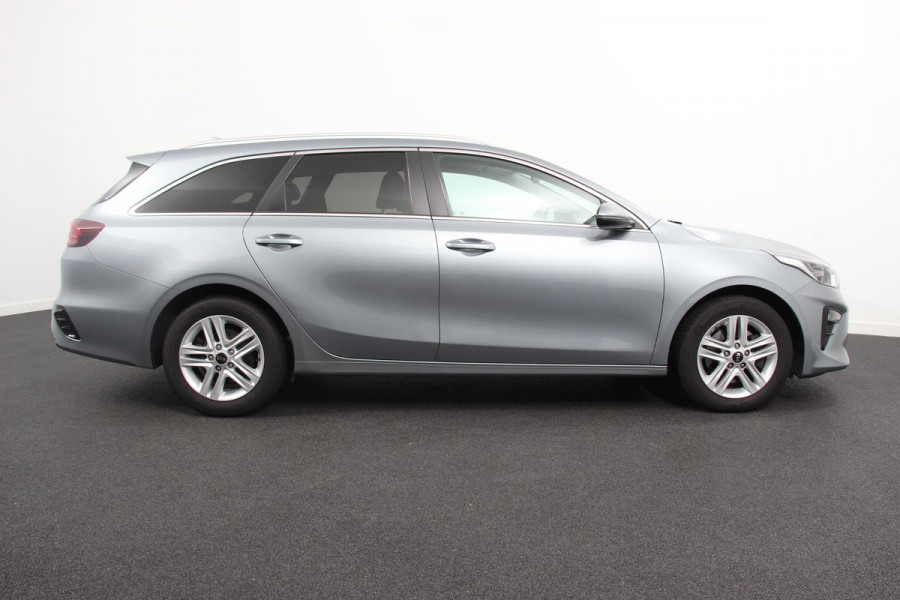 Kia Ceed Sportswagon 1.4 T-GDi Automaat DynamicLine | Panoramadak | Adaptive Cruise Control | Lane Assist | Camera | Stoel/Stuurverwarming | Apple Carplay/Android Auto | JBL Soundsystem | Navigatie |