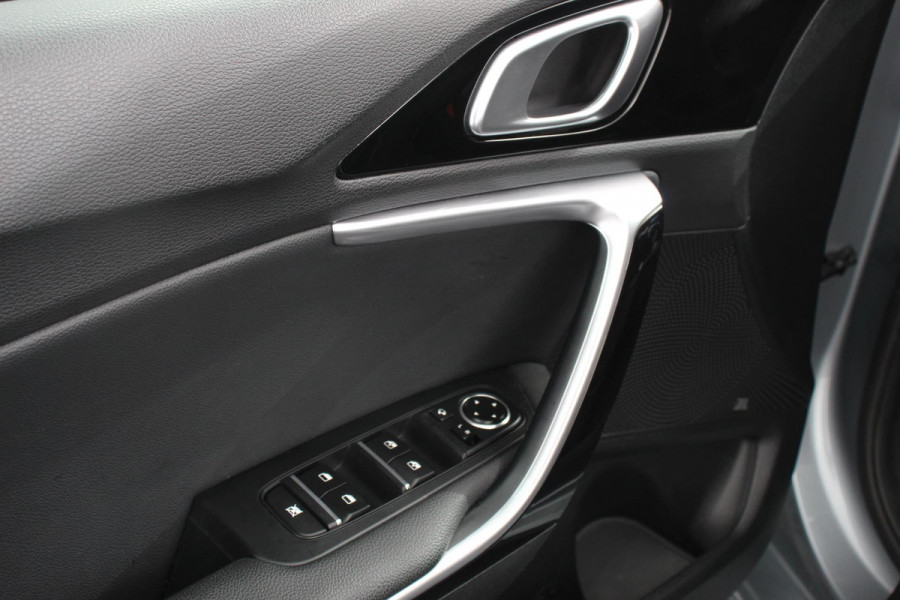 Kia Ceed Sportswagon 1.4 T-GDi Automaat DynamicLine | Panoramadak | Adaptive Cruise Control | Lane Assist | Camera | Stoel/Stuurverwarming | Apple Carplay/Android Auto | JBL Soundsystem | Navigatie |