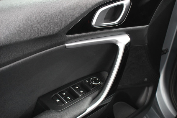 Kia Ceed Sportswagon 1.4 T-GDi Automaat DynamicLine | Panoramadak | Adaptive Cruise Control | Lane Assist | Camera | Stoel/Stuurverwarming | Apple Carplay/Android Auto | JBL Soundsystem | Navigatie |