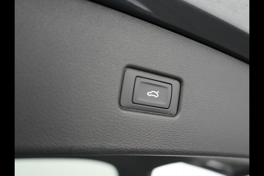 Audi Q5 Sportback 50 TFSI e S Line Plug In Hybrid 300pk Dealer O.H PHEV | Luchtvering | Matrix LED | 21"Audi Sport L.M | Sfeerverlichting | Lederen Sportstoelen Verwarmd | Cruise Control | Navigatie | Virtual | DAB |