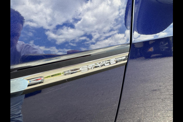 Volkswagen Golf 1.5 TSI Style | Adaptive Cruise Control | Head-Up Display | Massage | DAB | Parkeersensoren |