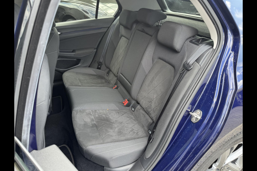 Volkswagen Golf 1.5 TSI Style | Adaptive Cruise Control | Head-Up Display | Massage | DAB | Parkeersensoren |