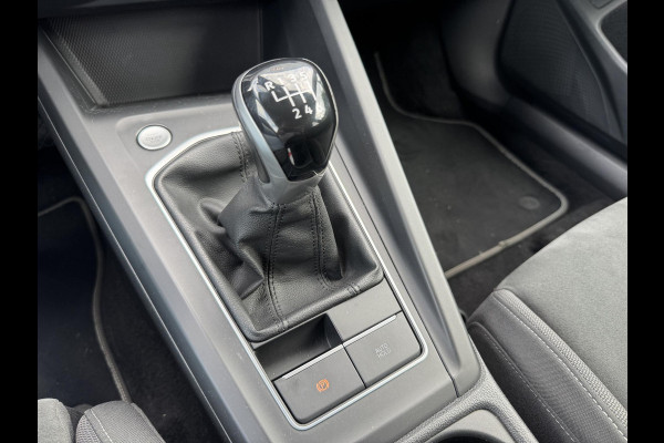 Volkswagen Golf 1.5 TSI Style | Adaptive Cruise Control | Head-Up Display | Massage | DAB | Parkeersensoren |