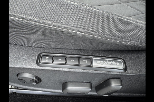 Volkswagen Golf 1.5 TSI Style | Adaptive Cruise Control | Head-Up Display | Massage | DAB | Parkeersensoren |